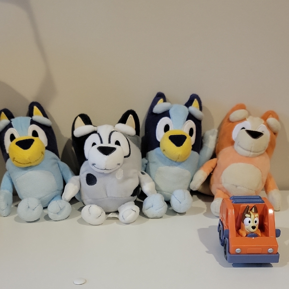 Bluey, Bingo And Muffin Plush Toy Set with Car - Blue, Gray, Orange